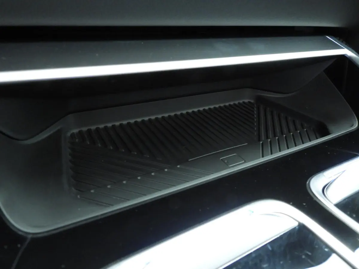 750e xDrive | M-Sportpakket | LED | HUD | Active cruise | Panoramadak | Active steering | Chrome line | DAB | Bowers & Wilkins sound | Alu 20 inch