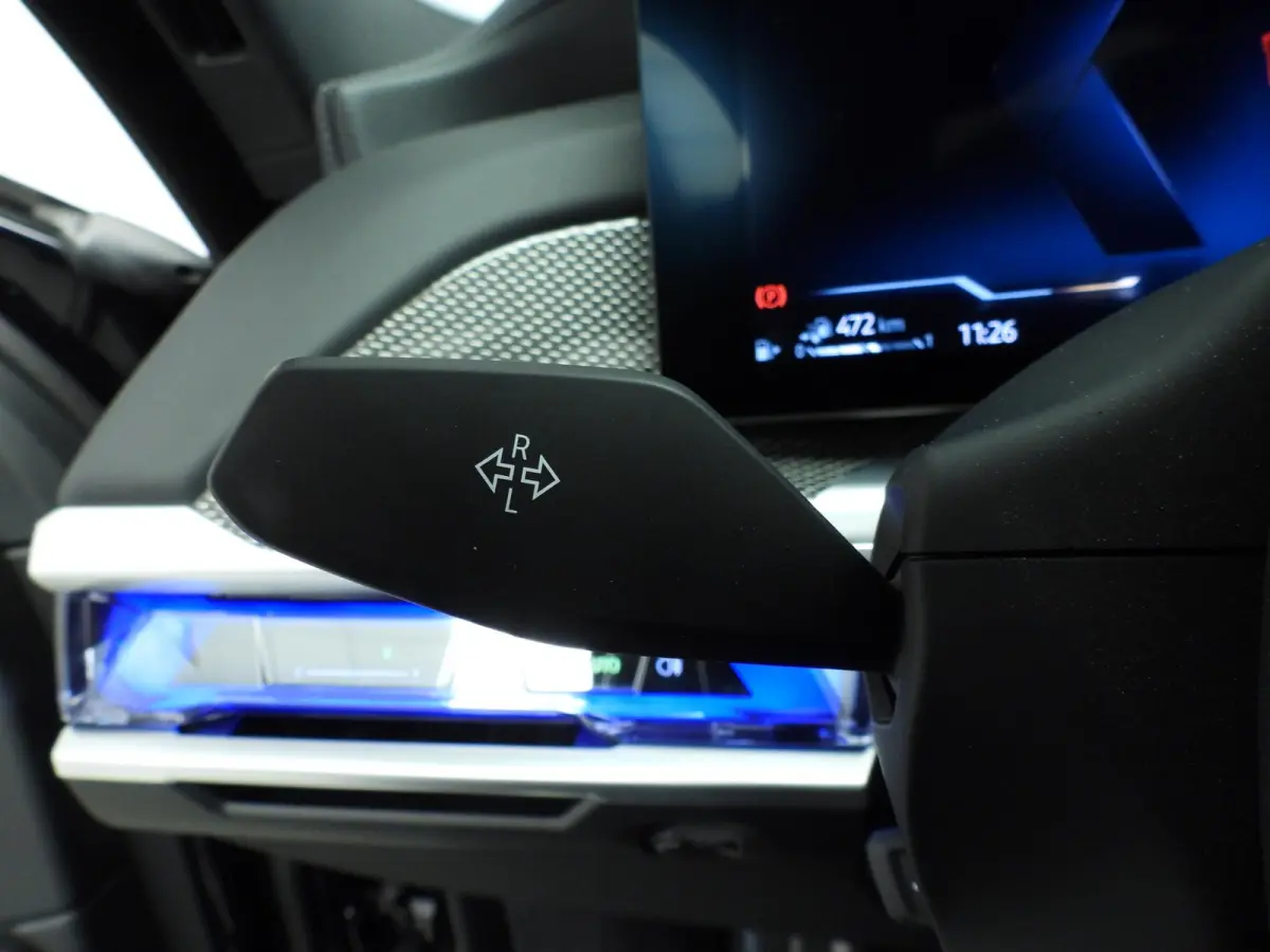 750e xDrive | M-Sportpakket | LED | HUD | Active cruise | Panoramadak | Active steering | Chrome line | DAB | Bowers & Wilkins sound | Alu 20 inch