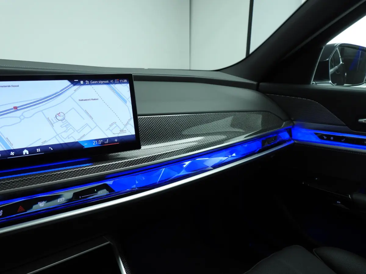 750e xDrive | M-Sportpakket | LED | HUD | Active cruise | Panoramadak | Active steering | Chrome line | DAB | Bowers & Wilkins sound | Alu 20 inch