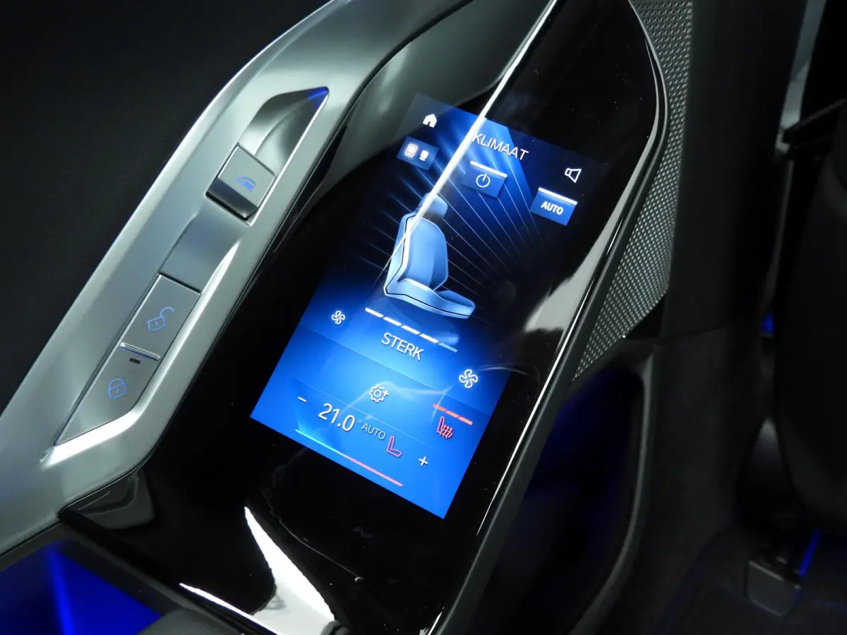 750e xDrive | M-Sportpakket | LED | HUD | Active cruise | Panoramadak | Active steering | Chrome line | DAB | Bowers & Wilkins sound | Alu 20 inch