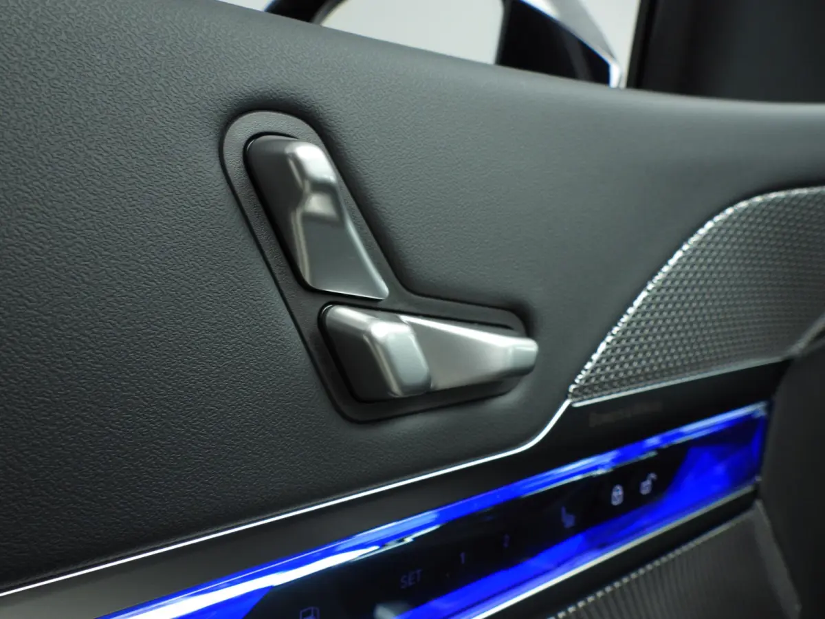 750e xDrive | M-Sportpakket | LED | HUD | Active cruise | Panoramadak | Active steering | Chrome line | DAB | Bowers & Wilkins sound | Alu 20 inch