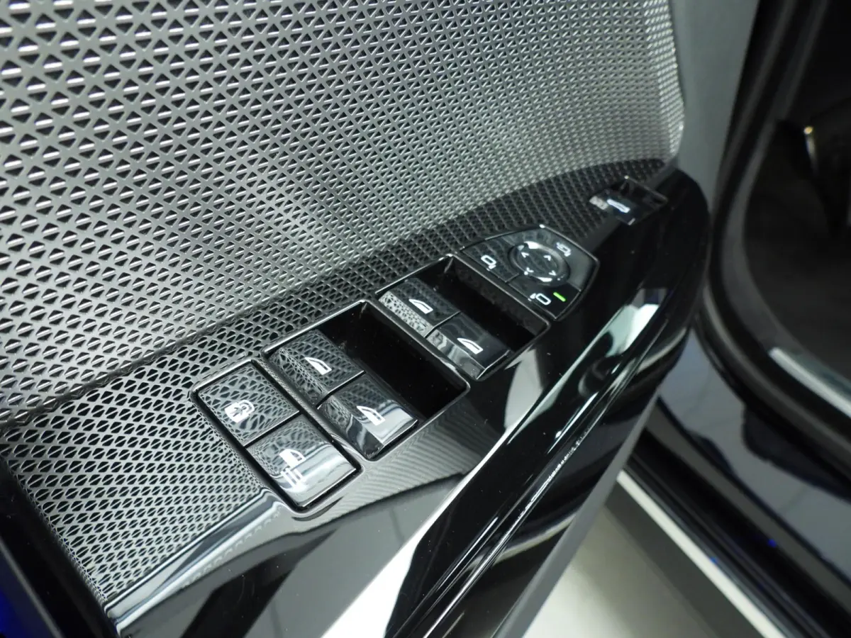 750e xDrive | M-Sportpakket | LED | HUD | Active cruise | Panoramadak | Active steering | Chrome line | DAB | Bowers & Wilkins sound | Alu 20 inch