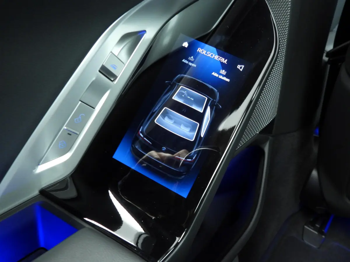 750e xDrive | M-Sportpakket | LED | HUD | Active cruise | Panoramadak | Active steering | Chrome line | DAB | Bowers & Wilkins sound | Alu 20 inch