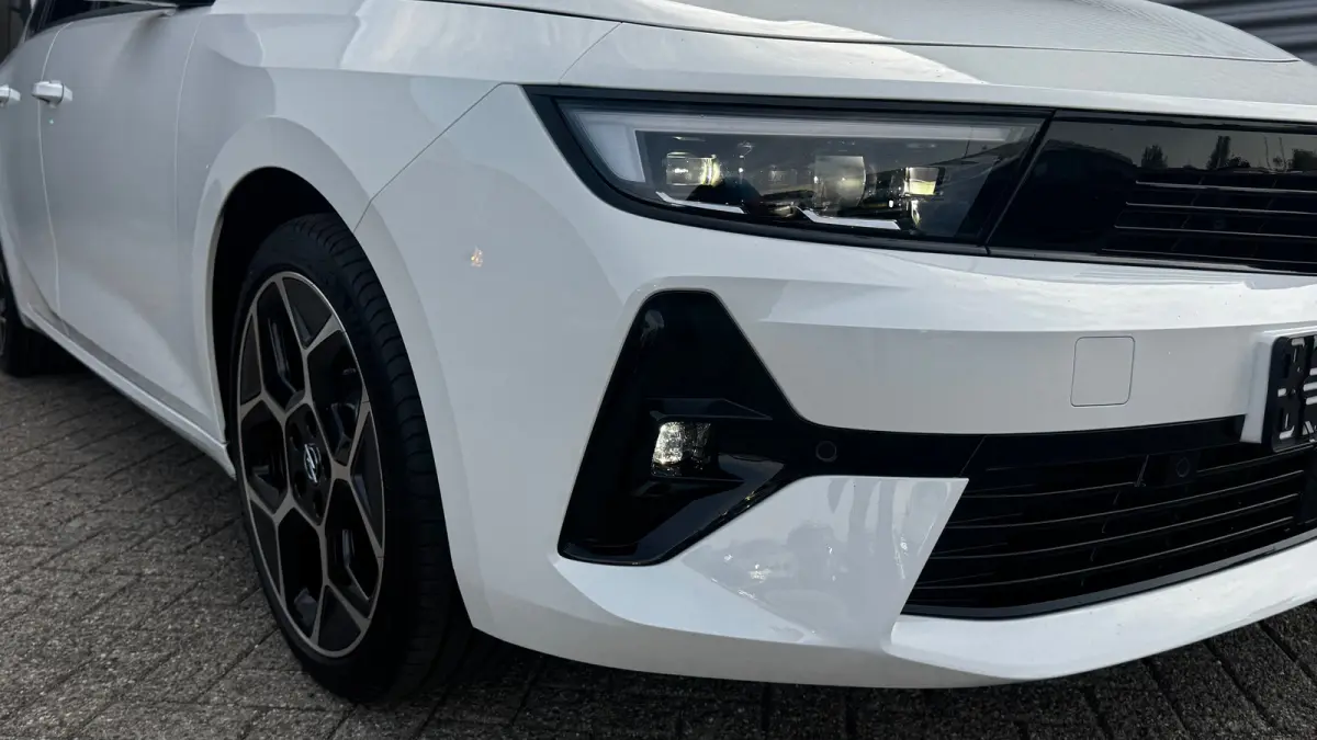 GS - Hybrid | 18" Lichtmetalen velgen bi-colour met grijze accenten, Pentagon | Black pack voor het exterieur | Comfort pakket GS | Voorraadvoordeel !