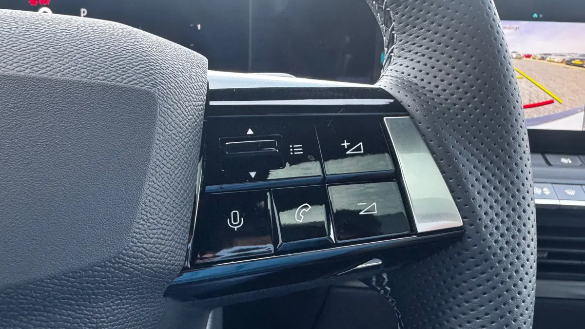 GS - Hybrid | 18" Lichtmetalen velgen bi-colour met grijze accenten, Pentagon | Black pack voor het exterieur | Comfort pakket GS | Voorraadvoordeel !