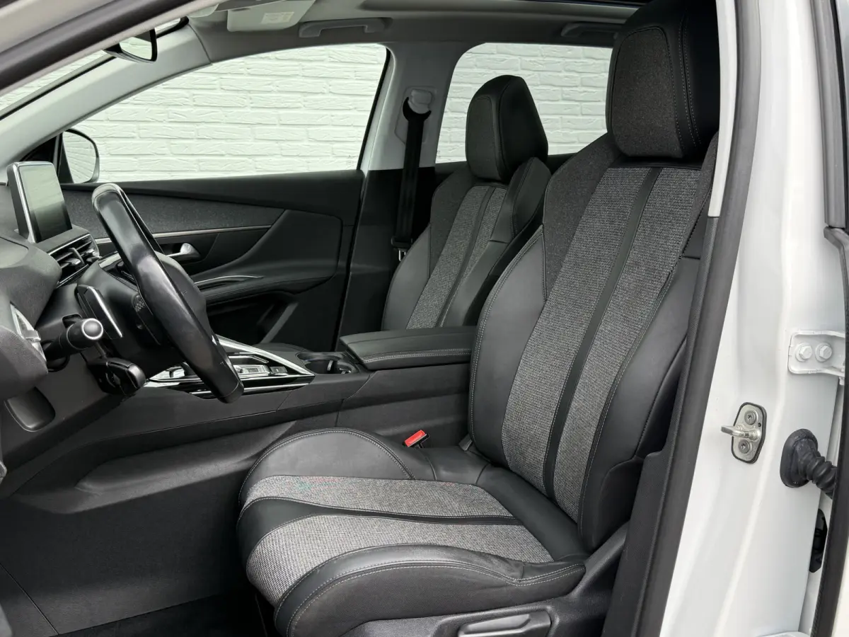 1.2 PureTech Allure | Trekhaak | Pano | CarPlay | Keyless | 19 inch