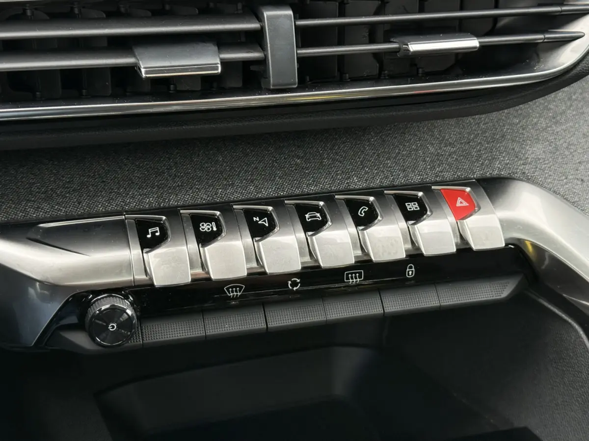 1.2 PureTech Allure | Trekhaak | Pano | CarPlay | Keyless | 19 inch