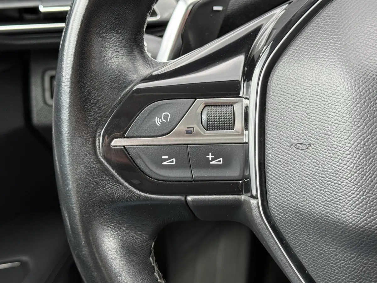 1.2 PureTech Allure | Trekhaak | Pano | CarPlay | Keyless | 19 inch