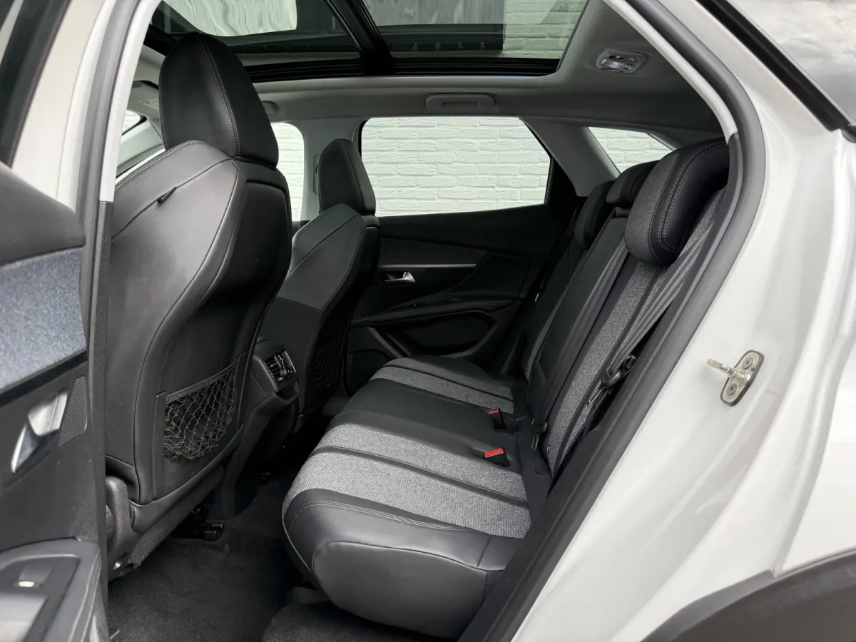 1.2 PureTech Allure | Trekhaak | Pano | CarPlay | Keyless | 19 inch