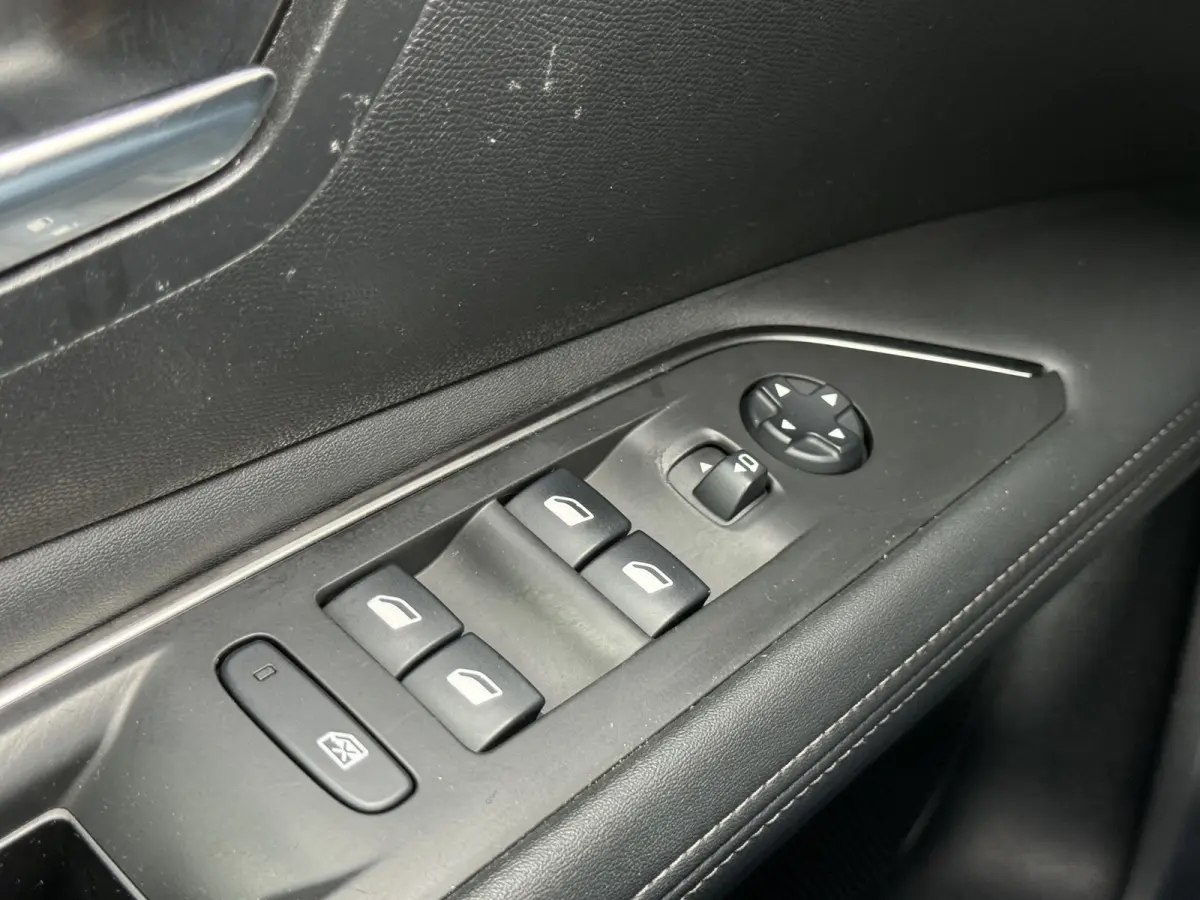1.2 PureTech Allure | Trekhaak | Pano | CarPlay | Keyless | 19 inch