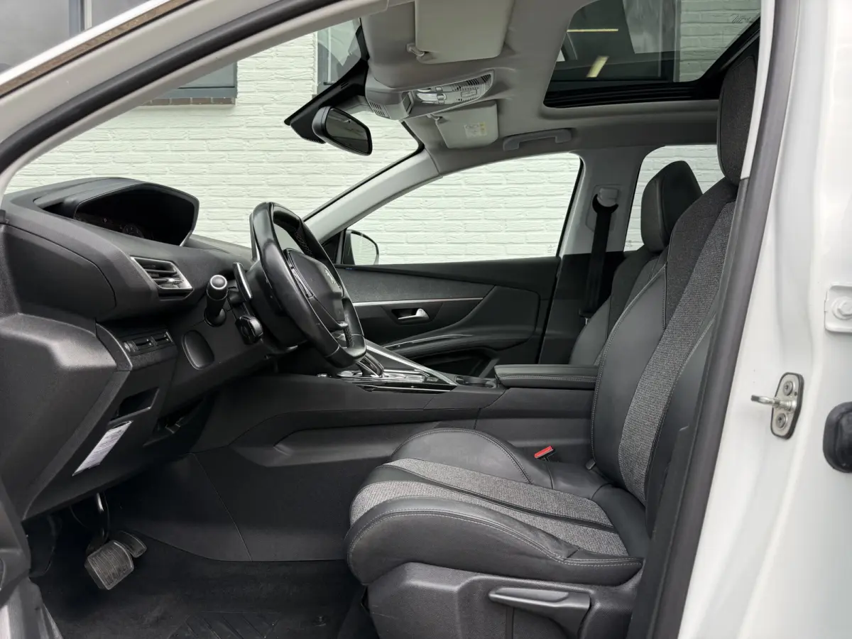 1.2 PureTech Allure | Trekhaak | Pano | CarPlay | Keyless | 19 inch