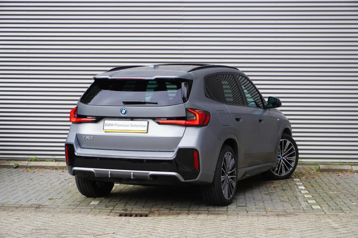 xDrive30 | M Sportpakket | Comfort Pack | Trekhaak met elektrisch wegklapbare kogel | Glazen panoramadak| Driving Assistant Professional