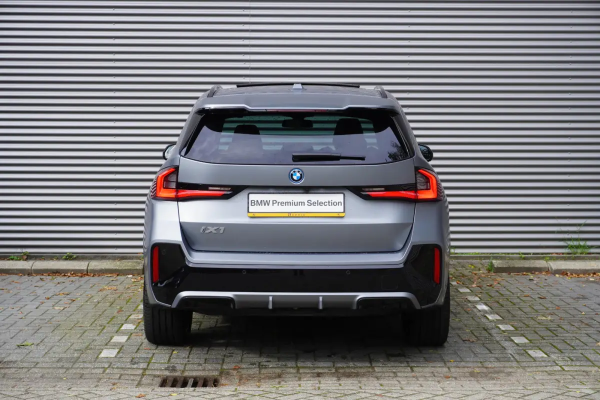 xDrive30 | M Sportpakket | Comfort Pack | Trekhaak met elektrisch wegklapbare kogel | Glazen panoramadak| Driving Assistant Professional
