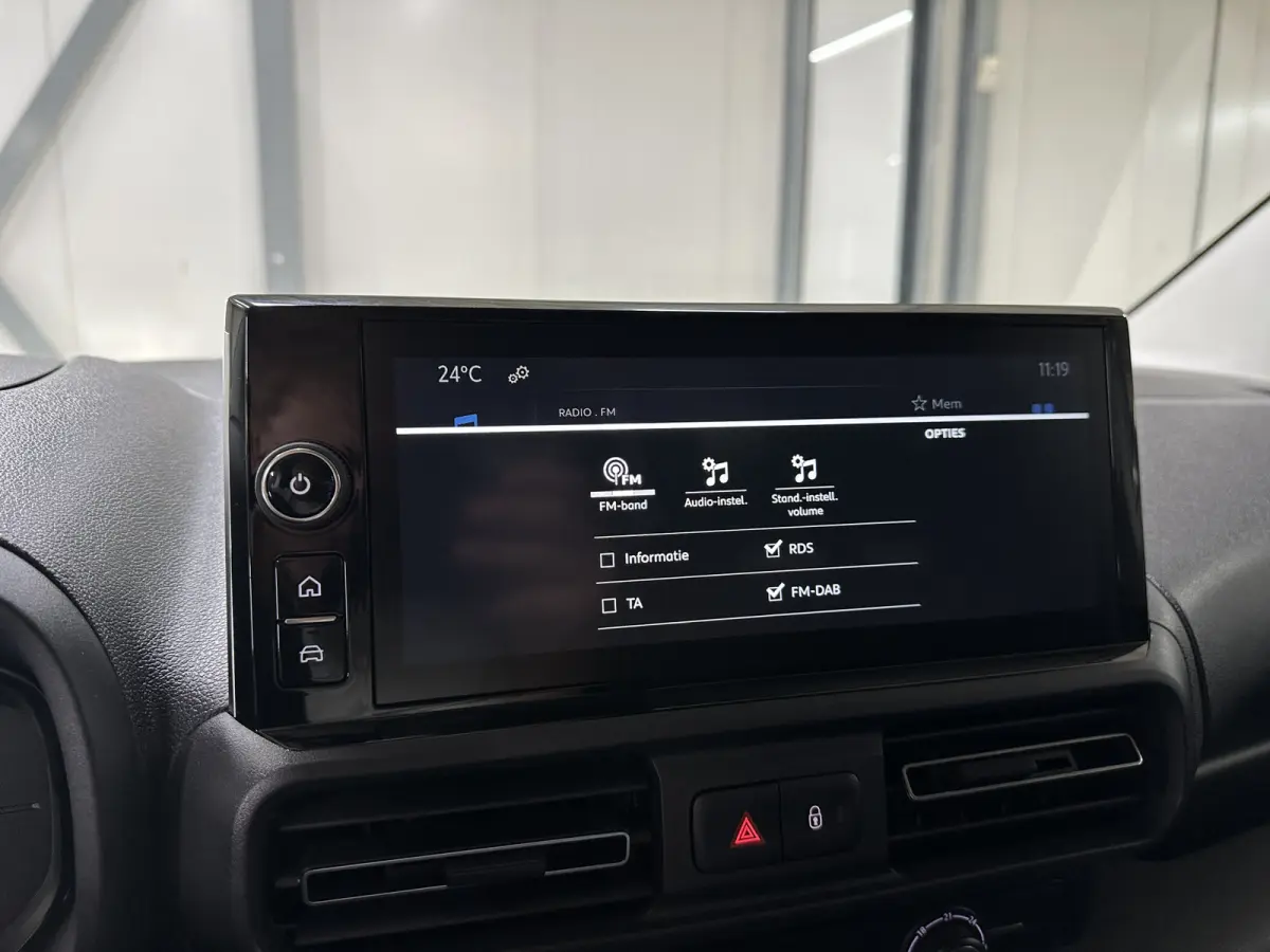 Challenger (L2) 50 kWh 136pk | 3pers. | Laadvloer | 3-fase(11kw) | Multimediascherm groot |