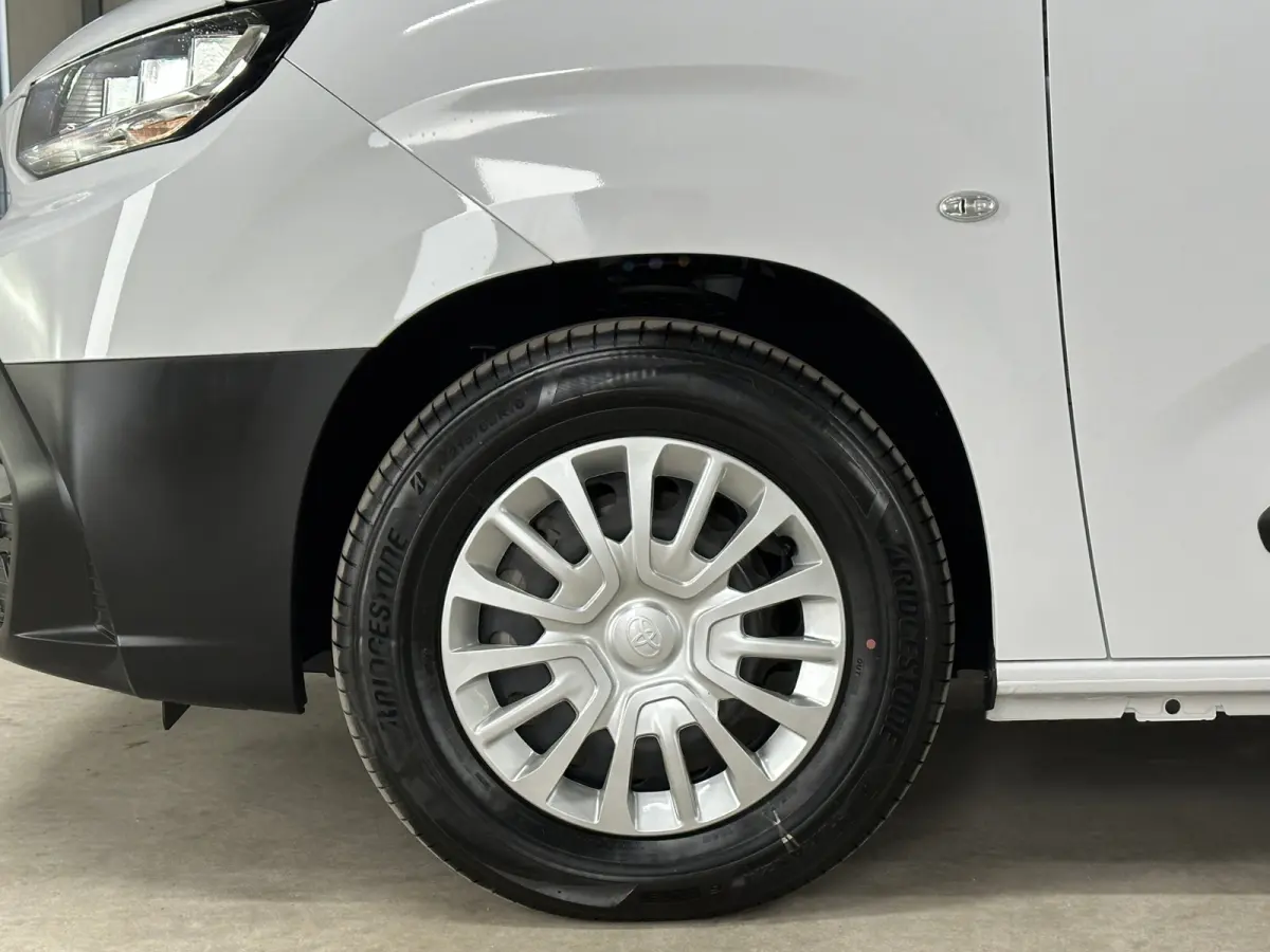 Challenger (L2) 50 kWh 136pk | 3pers. | Laadvloer | 3-fase(11kw) | Multimediascherm groot |