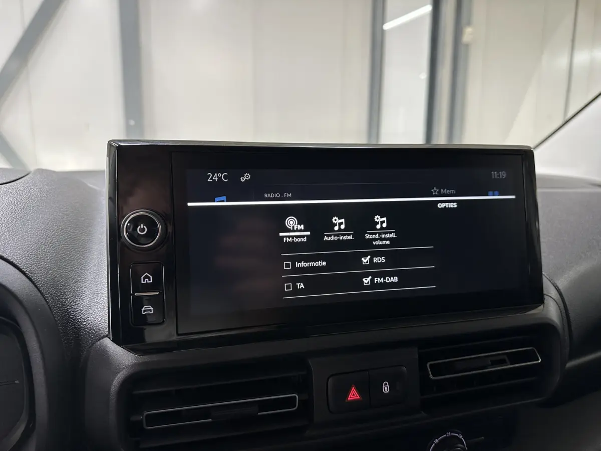 Challenger (L2) 50 kWh 136pk | 3pers. | Laadvloer | 3-fase(11kw) | Multimediascherm groot |