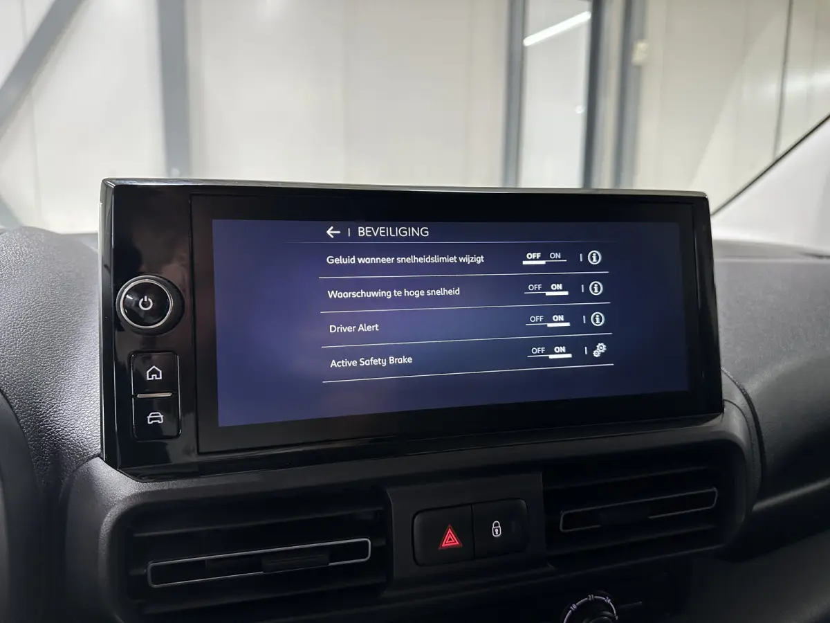 Challenger (L2) 50 kWh 136pk | 3pers. | Laadvloer | 3-fase(11kw) | Multimediascherm groot |