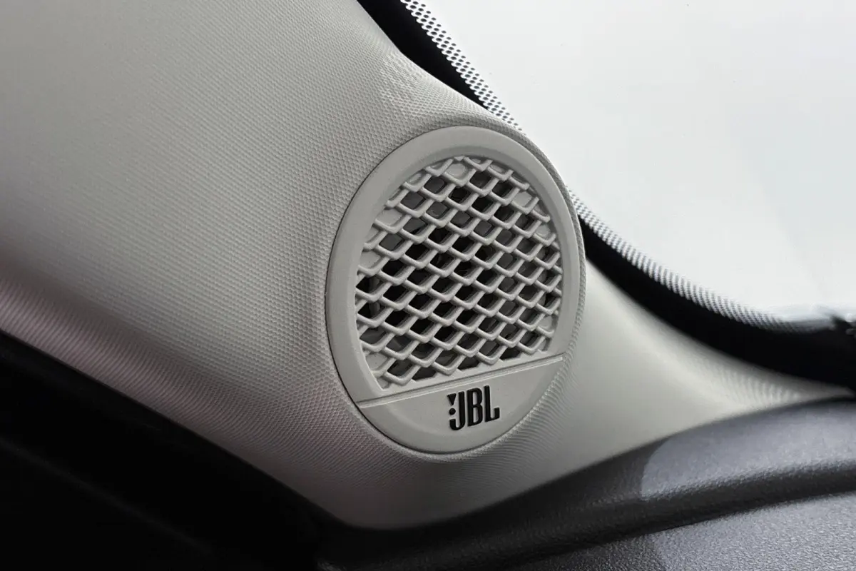 1.2 e-Hybrid Altitude Keyless JBL Camera Apple CarPlay