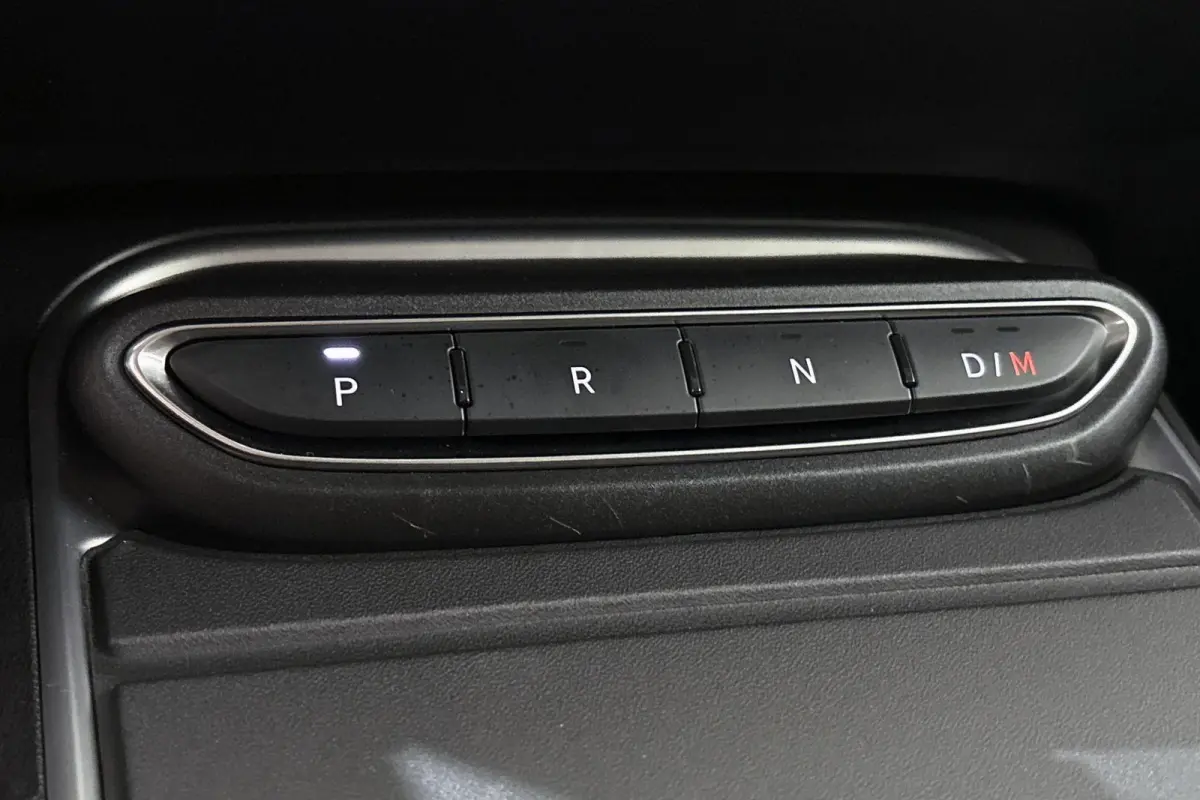 1.2 e-Hybrid Altitude Keyless JBL Camera Apple CarPlay