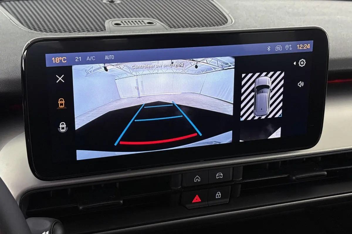 1.2 e-Hybrid Altitude Keyless JBL Camera Apple CarPlay