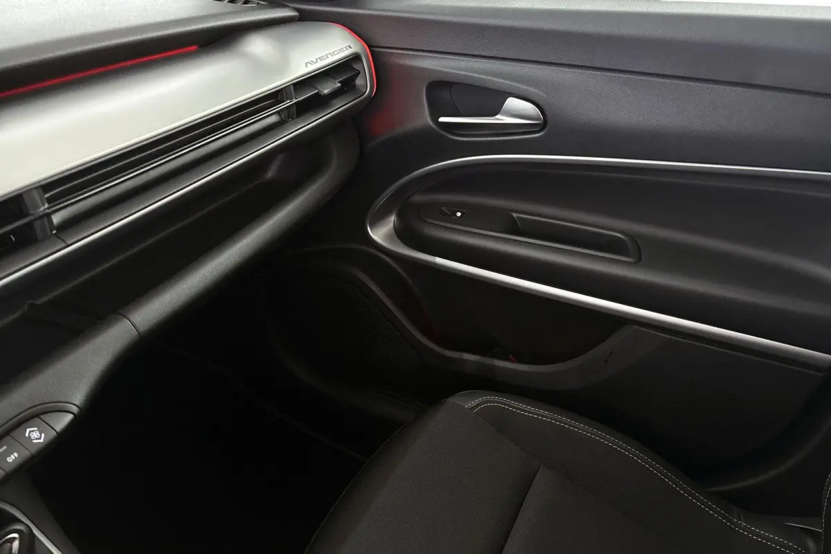 1.2 e-Hybrid Altitude Keyless JBL Camera Apple CarPlay