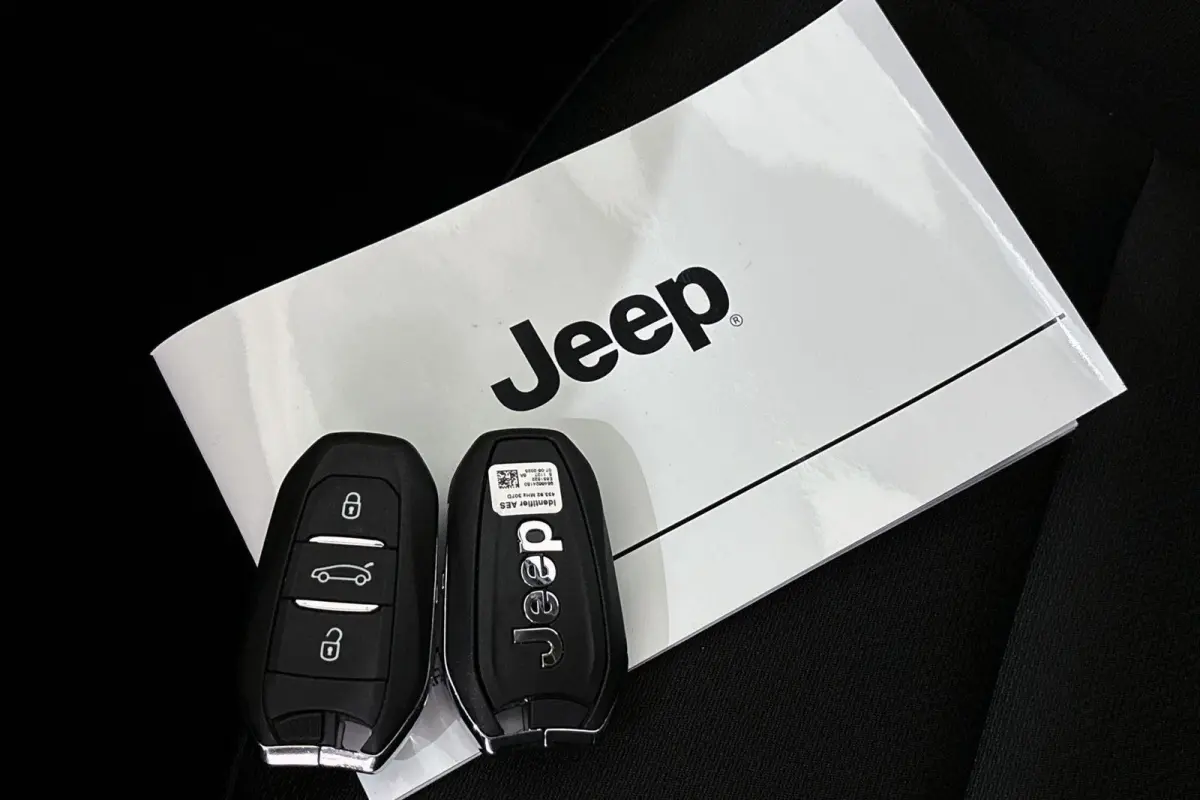 1.2 e-Hybrid Altitude Keyless JBL Camera Apple CarPlay