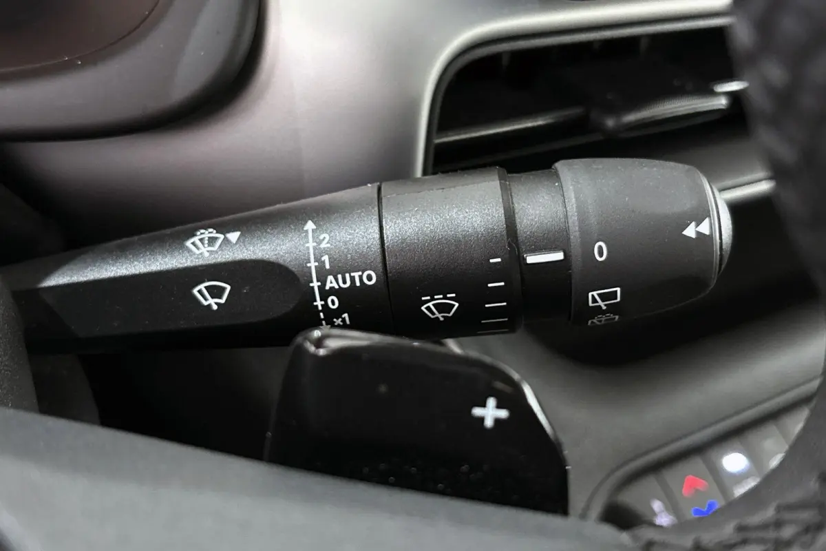 1.2 e-Hybrid Altitude Keyless JBL Camera Apple CarPlay