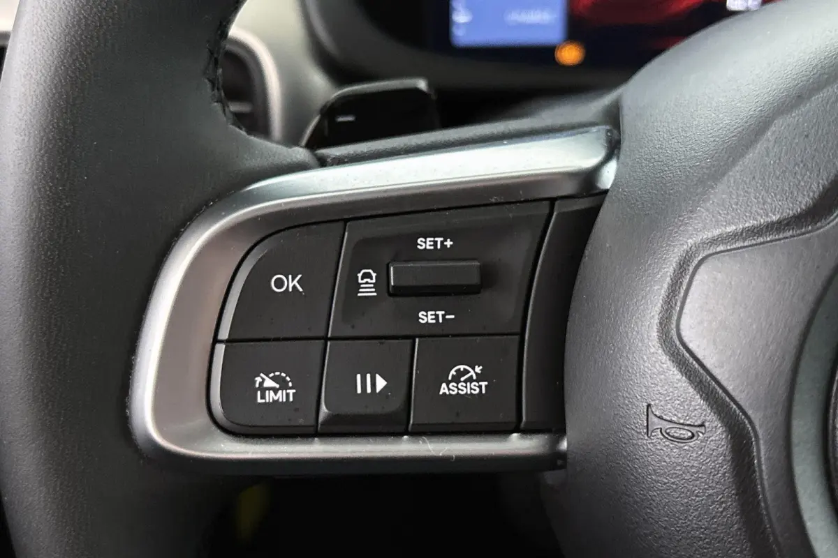 1.2 e-Hybrid Altitude Keyless JBL Camera Apple CarPlay