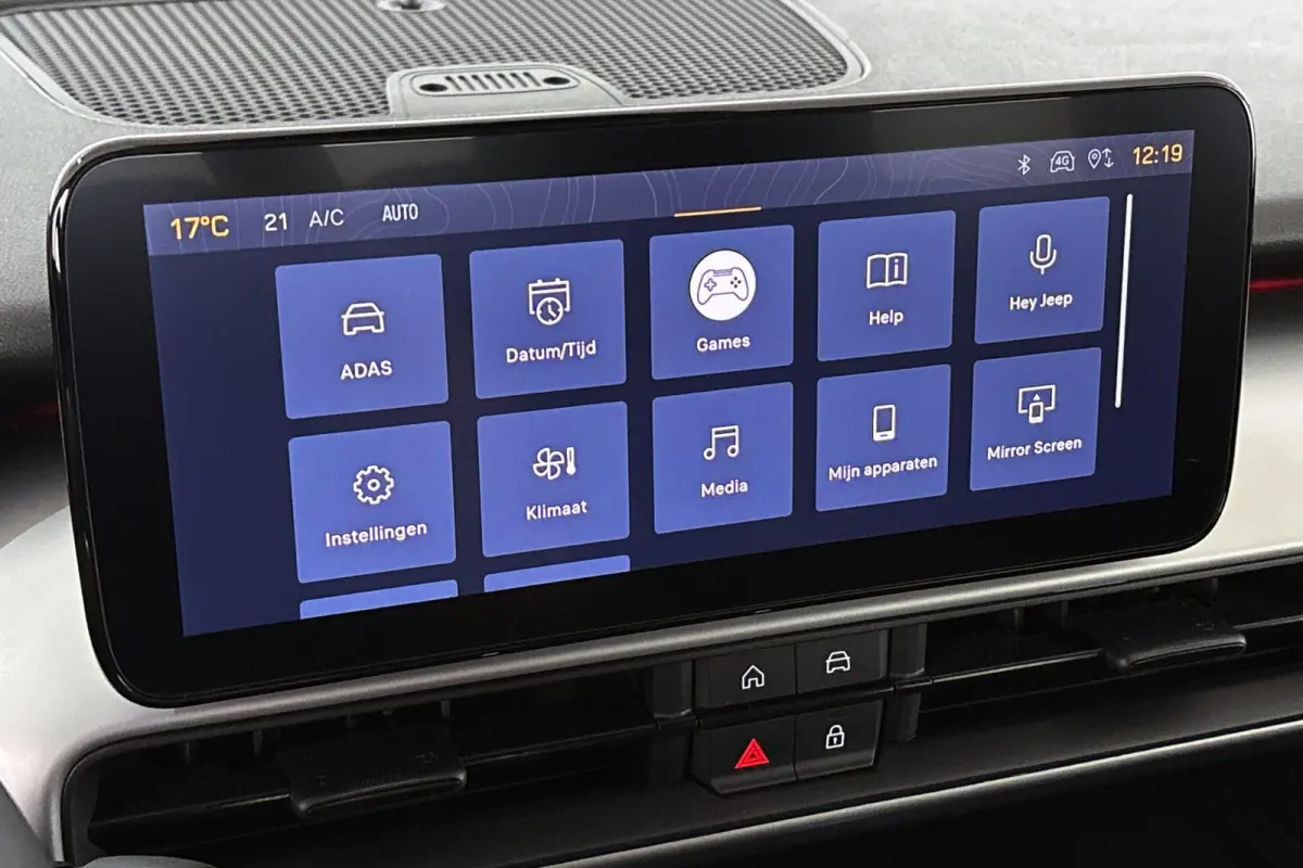 1.2 e-Hybrid Altitude Keyless JBL Camera Apple CarPlay