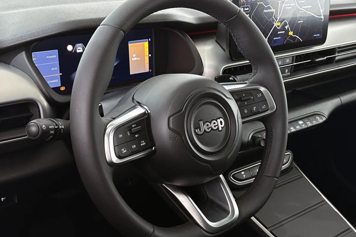 1.2 e-Hybrid Altitude Keyless JBL Camera Apple CarPlay