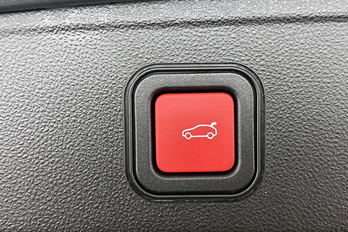 1.2 e-Hybrid Altitude Keyless JBL Camera Apple CarPlay