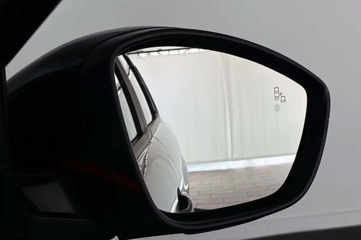 1.2 e-Hybrid Altitude Keyless JBL Camera Apple CarPlay