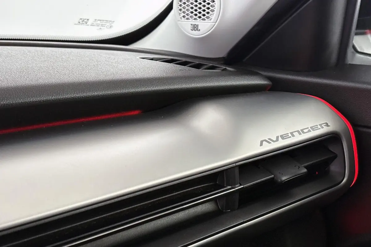 1.2 e-Hybrid Altitude Keyless JBL Camera Apple CarPlay
