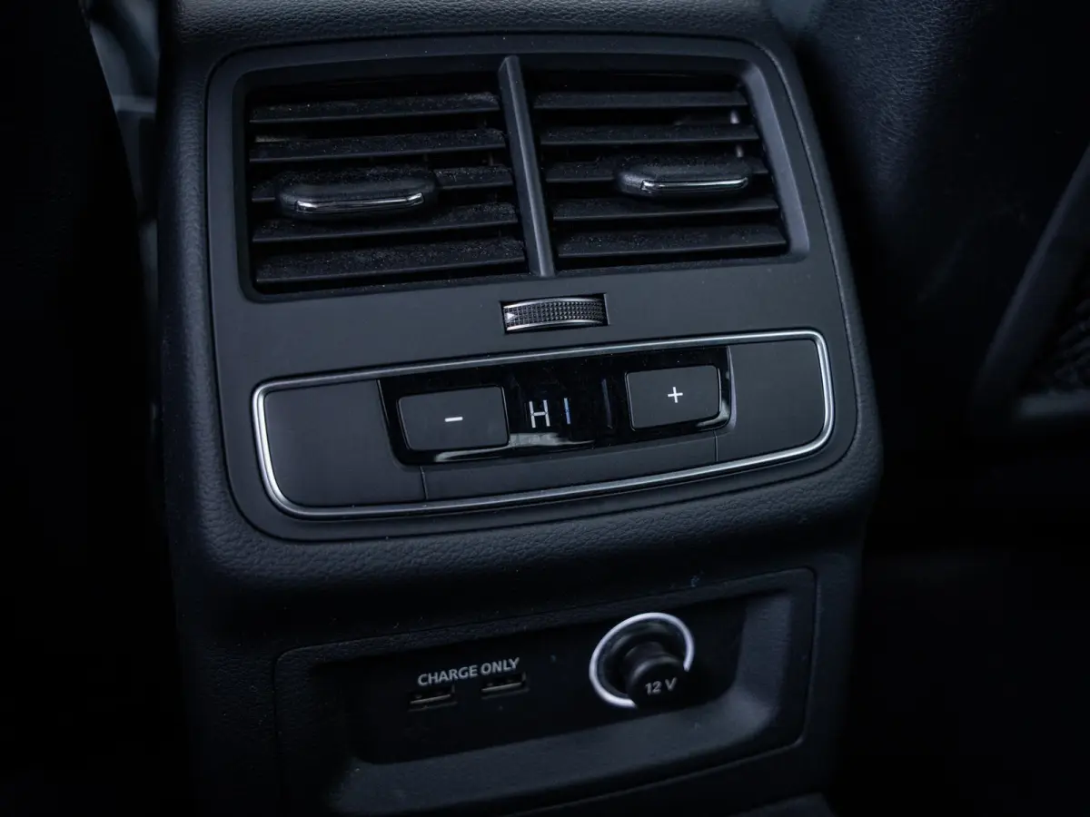 40 TFSI S edition 3xS-Line - DistrictGreen l B&O l Camera l Matrix