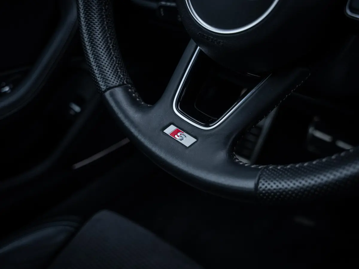 40 TFSI S edition 3xS-Line - DistrictGreen l B&O l Camera l Matrix