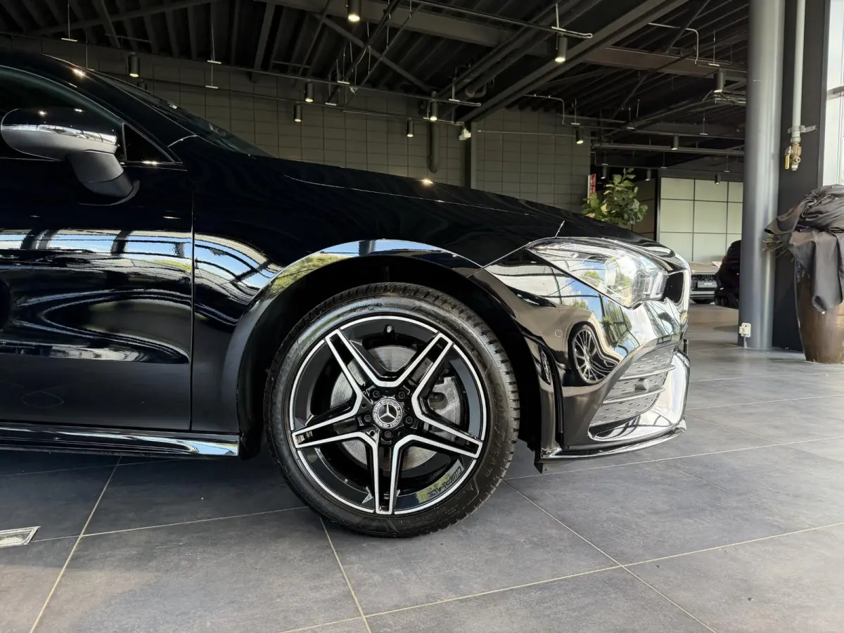250 e AMG Line | PANORAMADAK | STOELVERWARMING | ACHTERUITRIJCAMERA | SFEERVERLICHTING | APPLE CARPLAY | NIGHT PAKKET | 18 INCH |