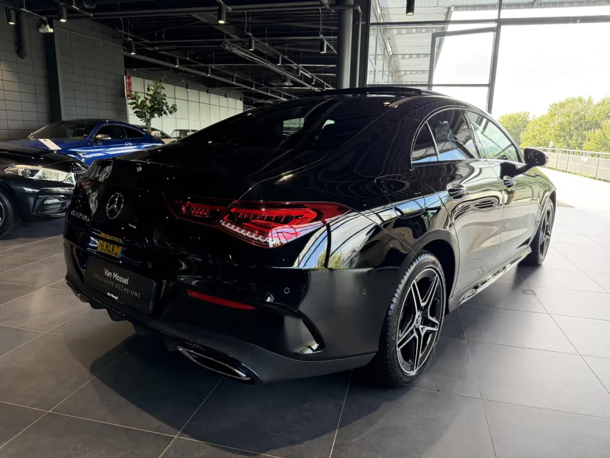 250 e AMG Line | PANORAMADAK | STOELVERWARMING | ACHTERUITRIJCAMERA | SFEERVERLICHTING | APPLE CARPLAY | NIGHT PAKKET | 18 INCH |