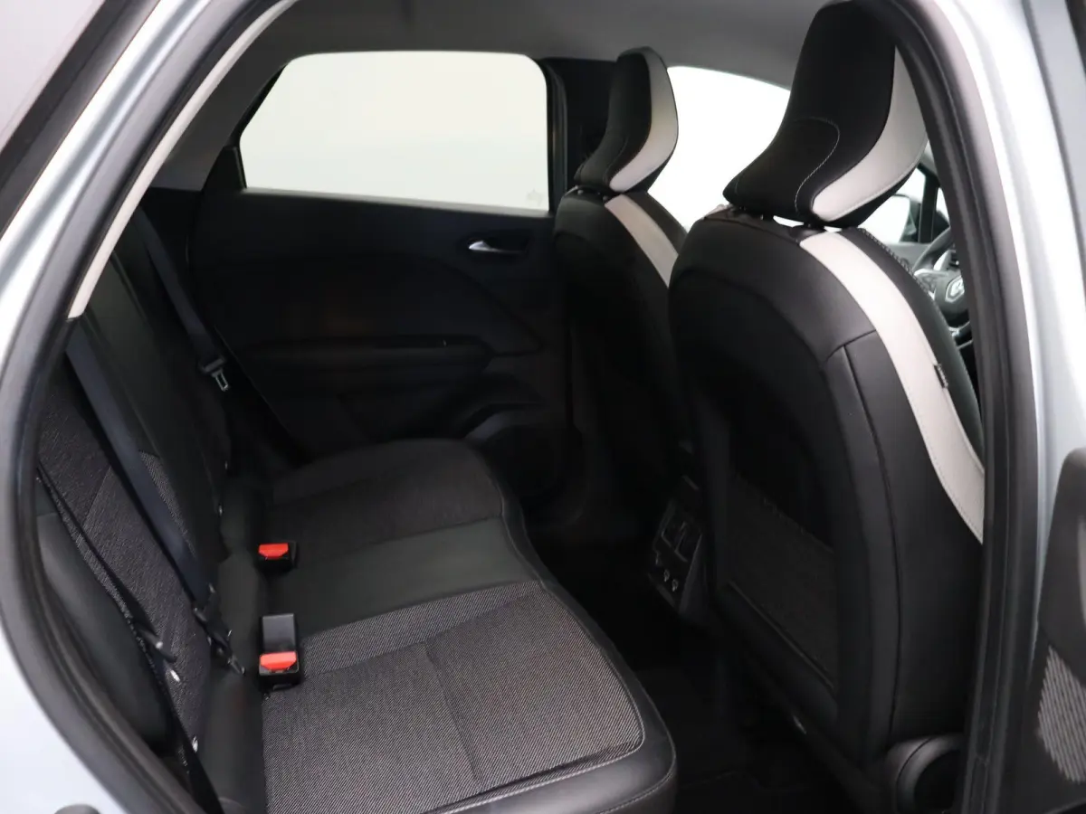 1.6 E-Tech Hybrid 145 Techno | Navigatie | Achteruitrijcamera | Parkeersensoren voor en achter | Climate control |