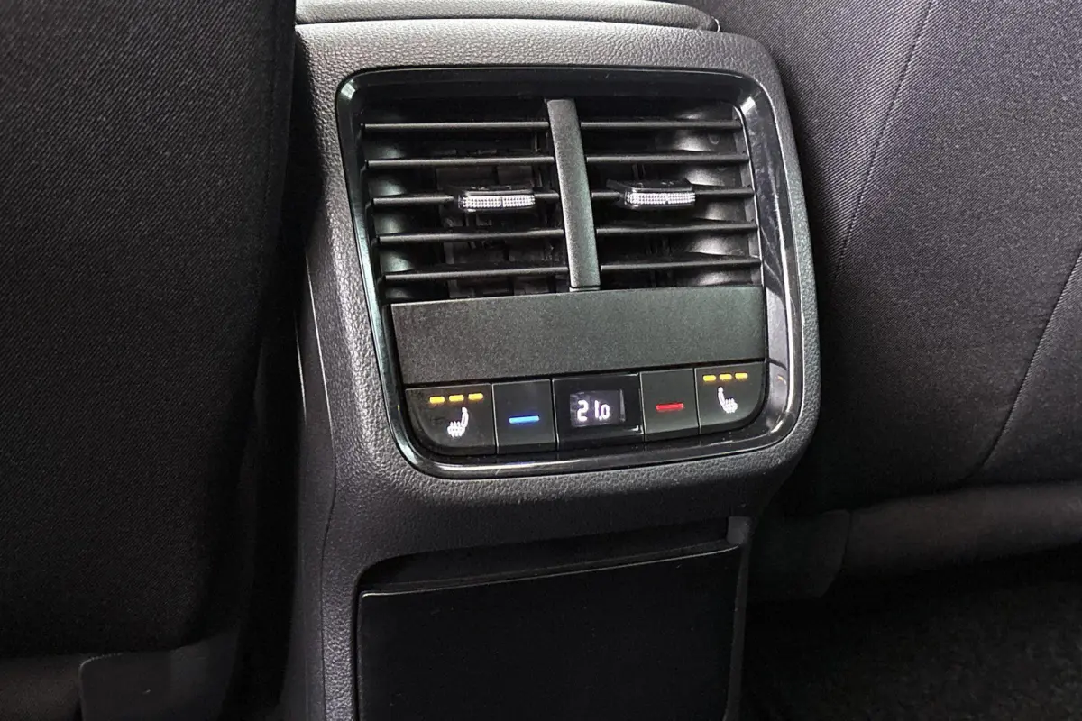 1.4 TSI iV PHEV Business Edition Pano Stoelverwarming Keyless