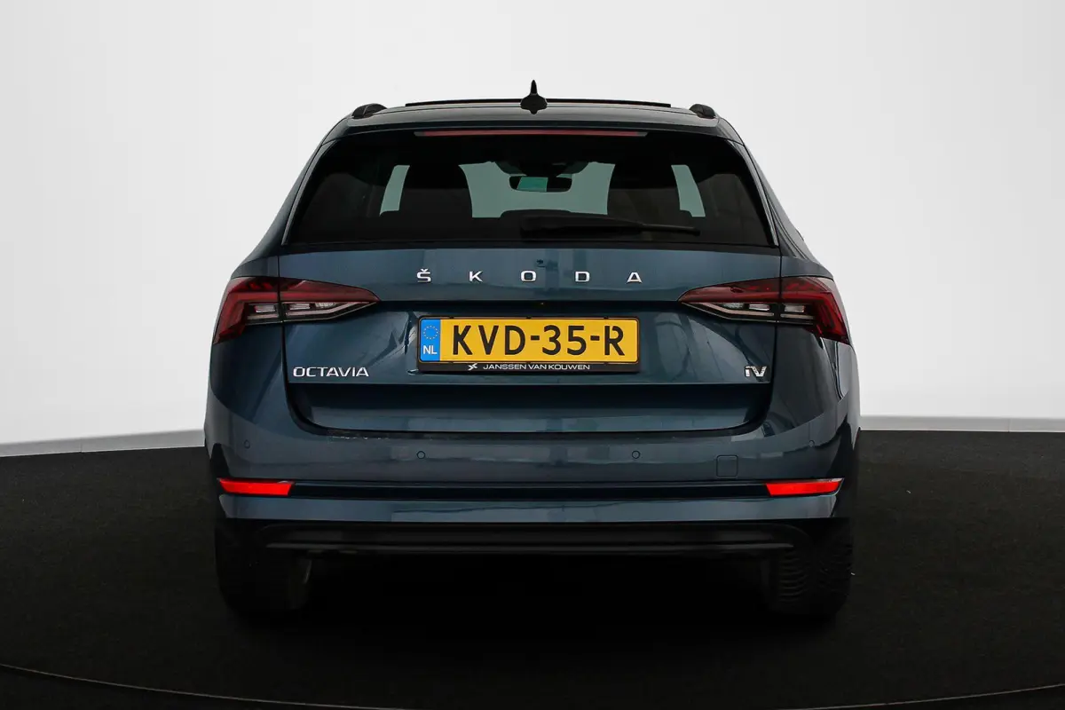 1.4 TSI iV PHEV Business Edition Pano Stoelverwarming Keyless