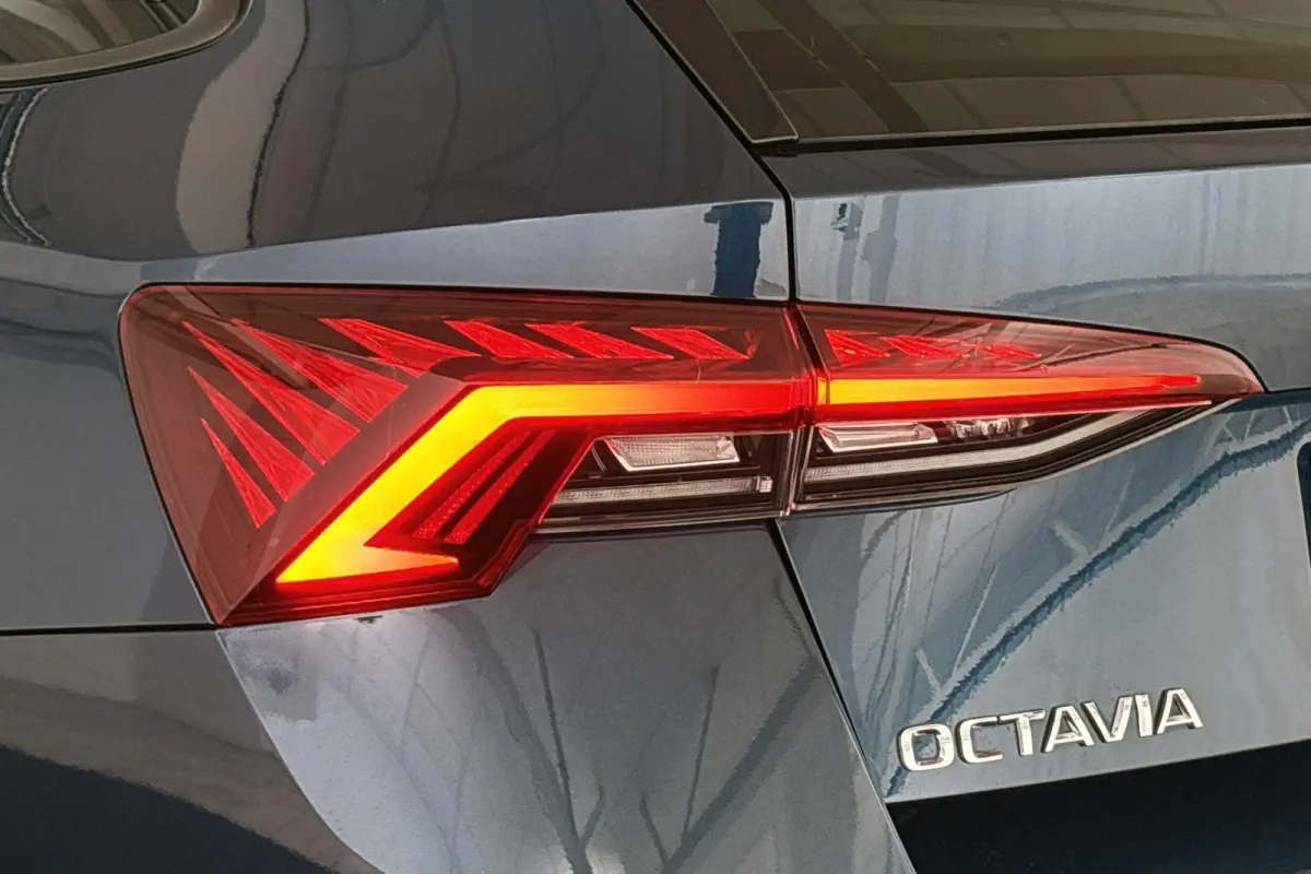 1.4 TSI iV PHEV Business Edition Pano Stoelverwarming Keyless