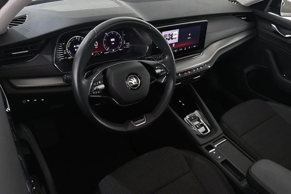 1.4 TSI iV PHEV Business Edition Pano Stoelverwarming Keyless