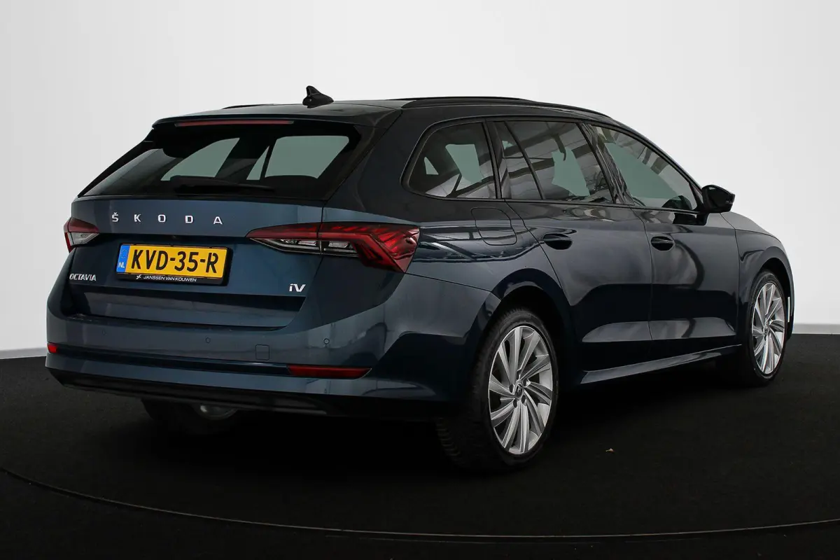 1.4 TSI iV PHEV Business Edition Pano Stoelverwarming Keyless