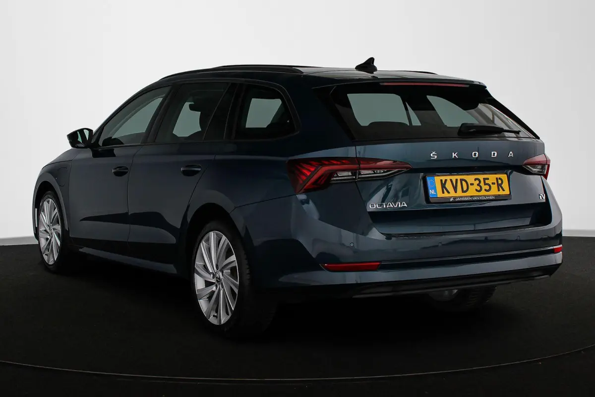 1.4 TSI iV PHEV Business Edition Pano Stoelverwarming Keyless