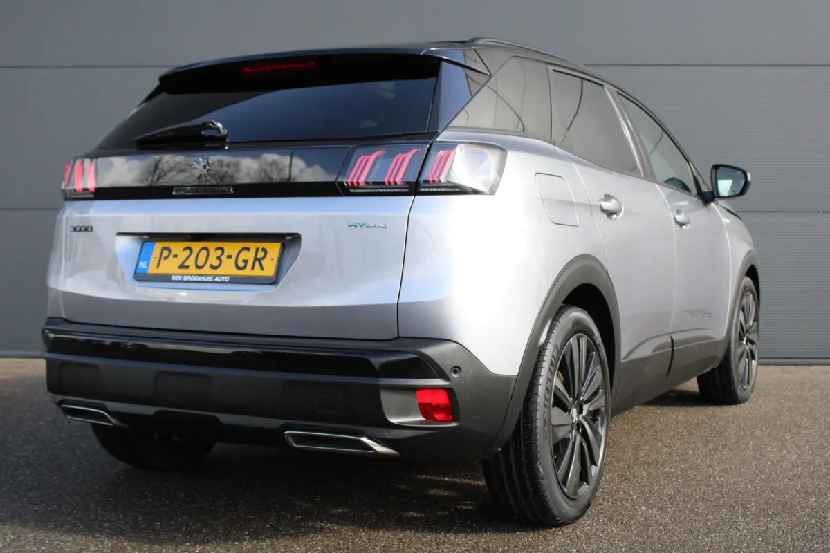 1.6 HYbrid 225 GT | Panorama/schuifdak | Focal | Black Pack | Navigatie | Camera | 1e Eigenaar | Automaat |