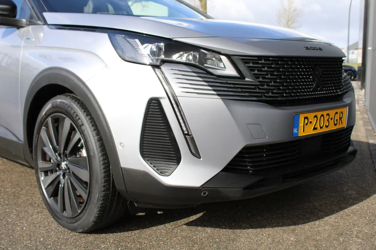1.6 HYbrid 225 GT | Panorama/schuifdak | Focal | Black Pack | Navigatie | Camera | 1e Eigenaar | Automaat |