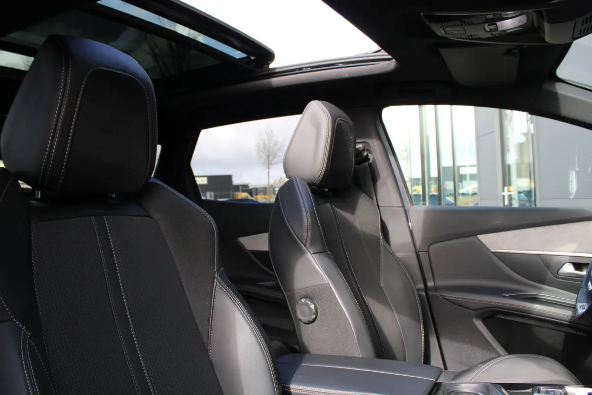 1.6 HYbrid 225 GT | Panorama/schuifdak | Focal | Black Pack | Navigatie | Camera | 1e Eigenaar | Automaat |