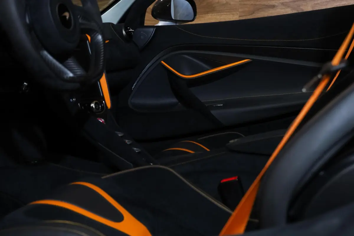 4.0 V8 Performance|Carbon|Ceramic|Dealer|