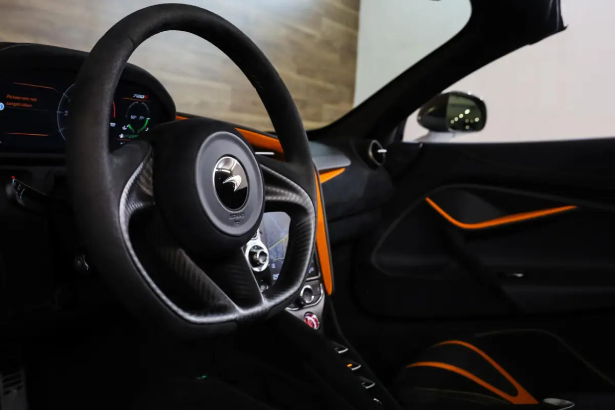 4.0 V8 Performance|Carbon|Ceramic|Dealer|