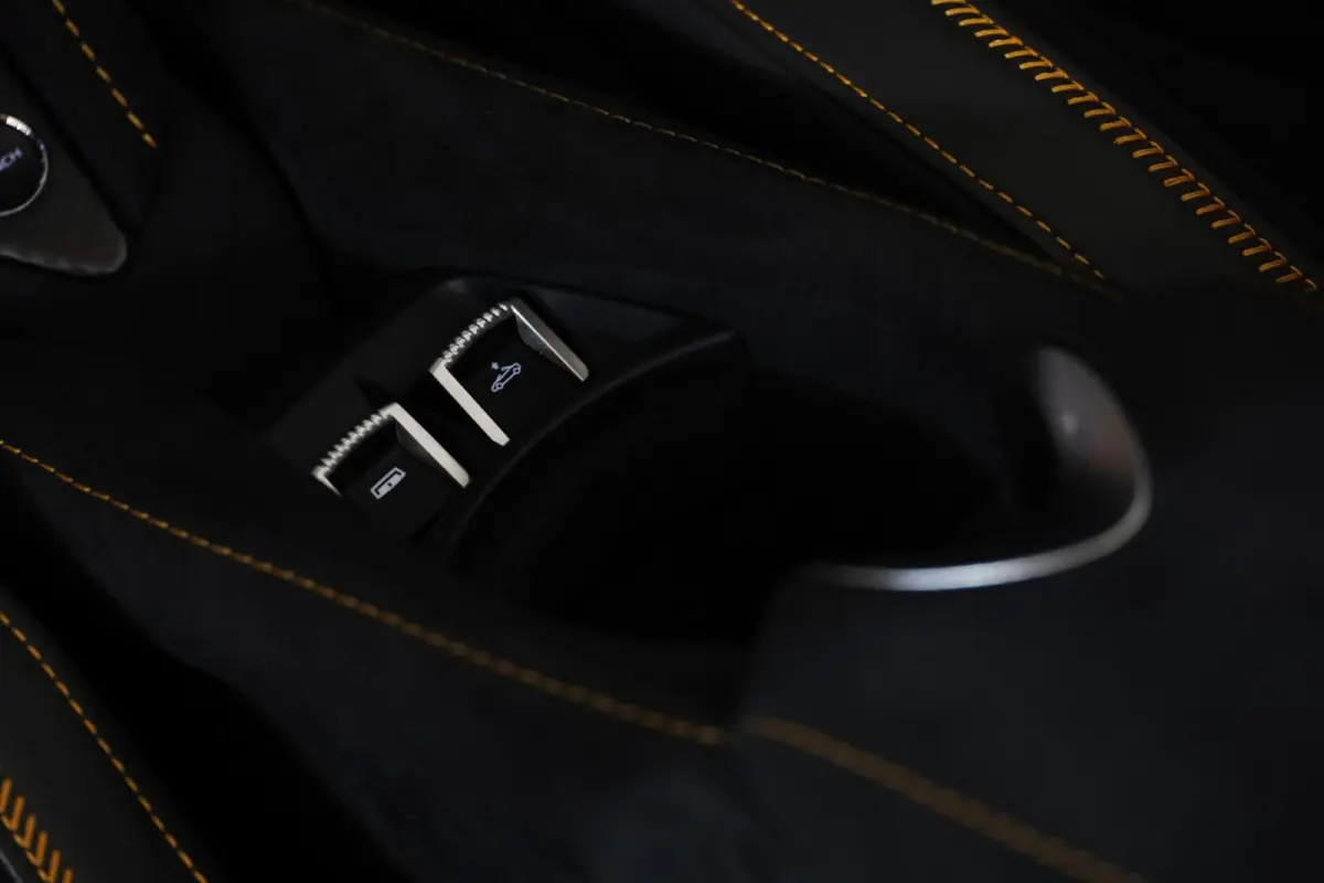 4.0 V8 Performance|Carbon|Ceramic|Dealer|